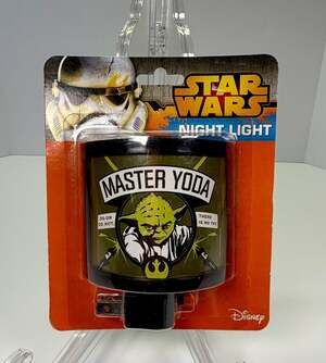 Star Wars Master Yoda Rotary Shade Plug-In Night Light‎